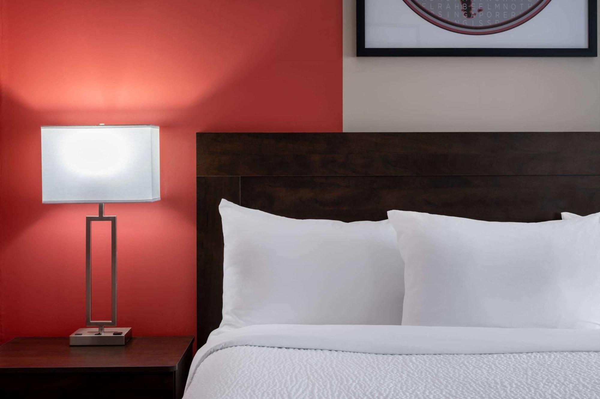 Ramada By Wyndham Thunder Bay Airlane Hotel المظهر الخارجي الصورة