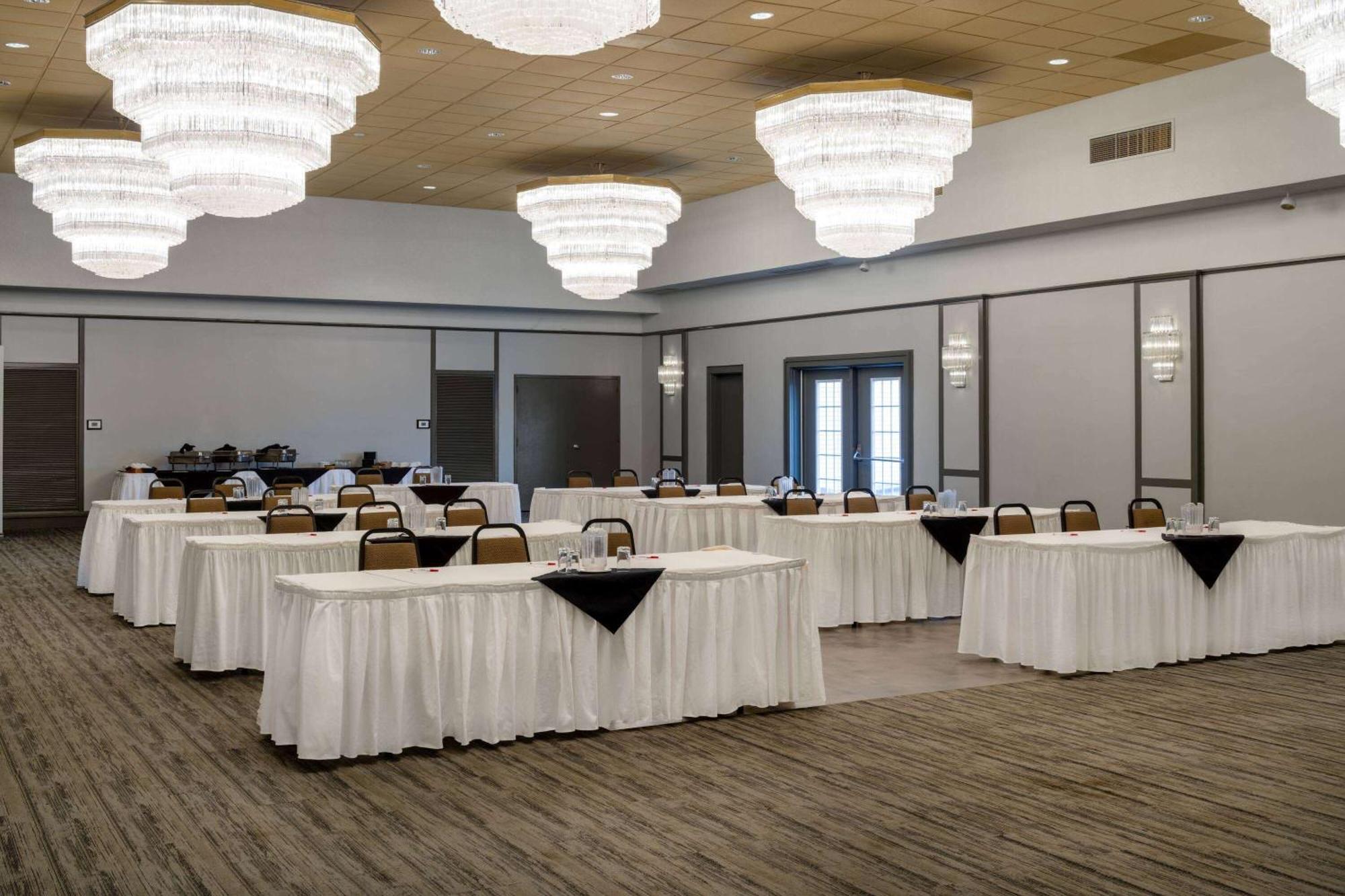 Ramada By Wyndham Thunder Bay Airlane Hotel المظهر الخارجي الصورة