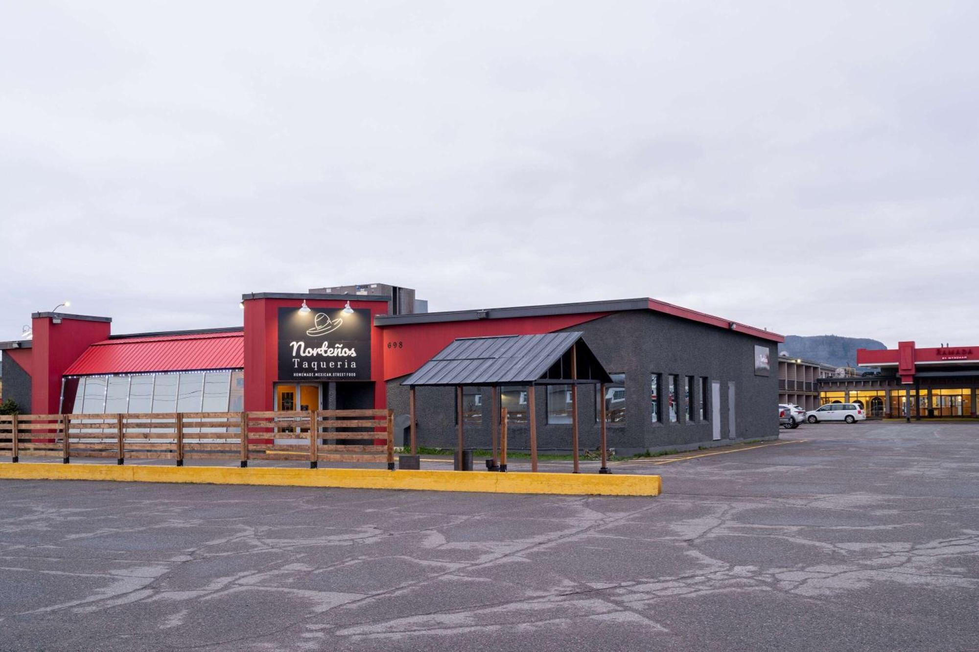 Ramada By Wyndham Thunder Bay Airlane Hotel المظهر الخارجي الصورة
