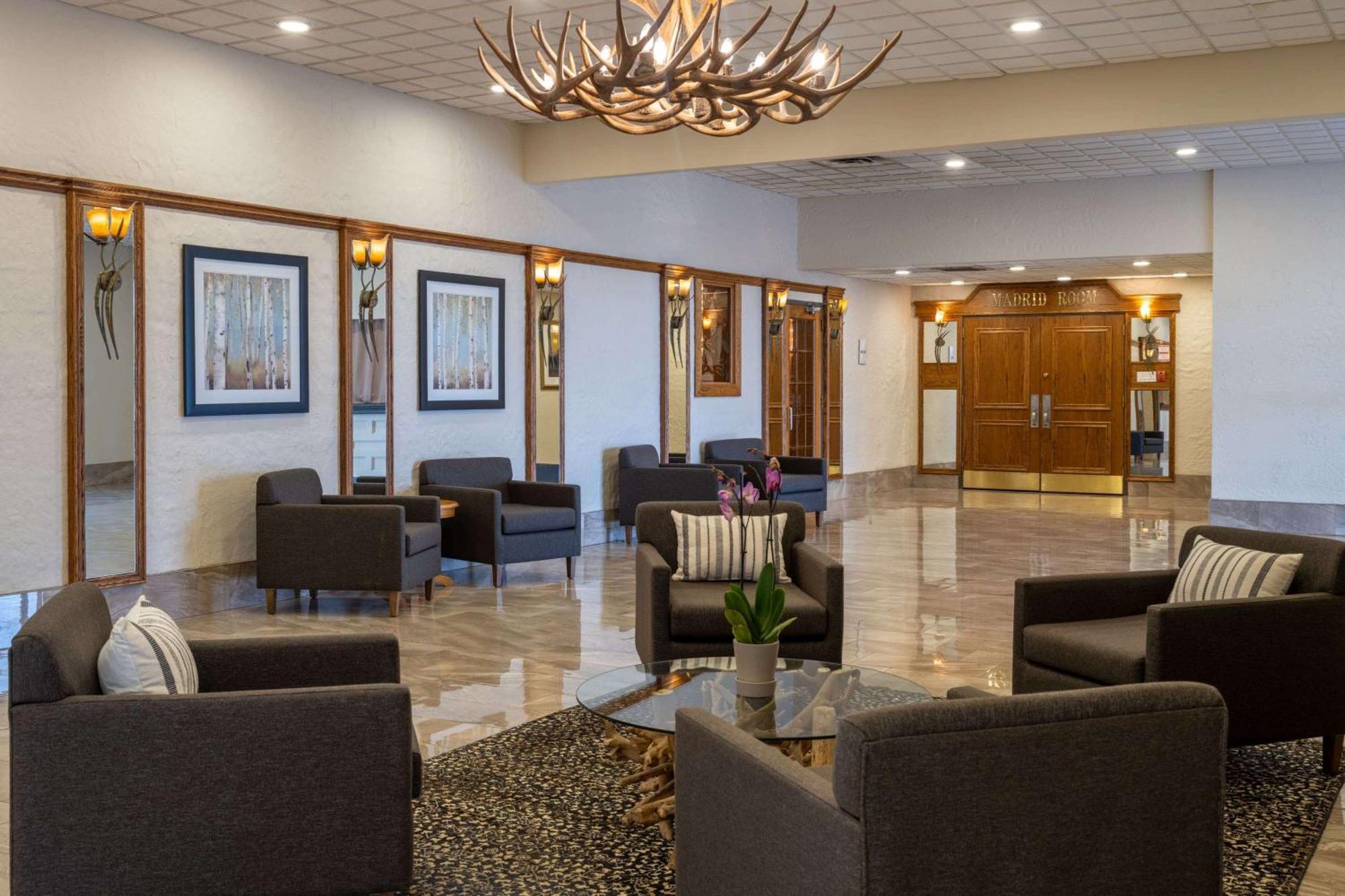 Ramada By Wyndham Thunder Bay Airlane Hotel المظهر الخارجي الصورة