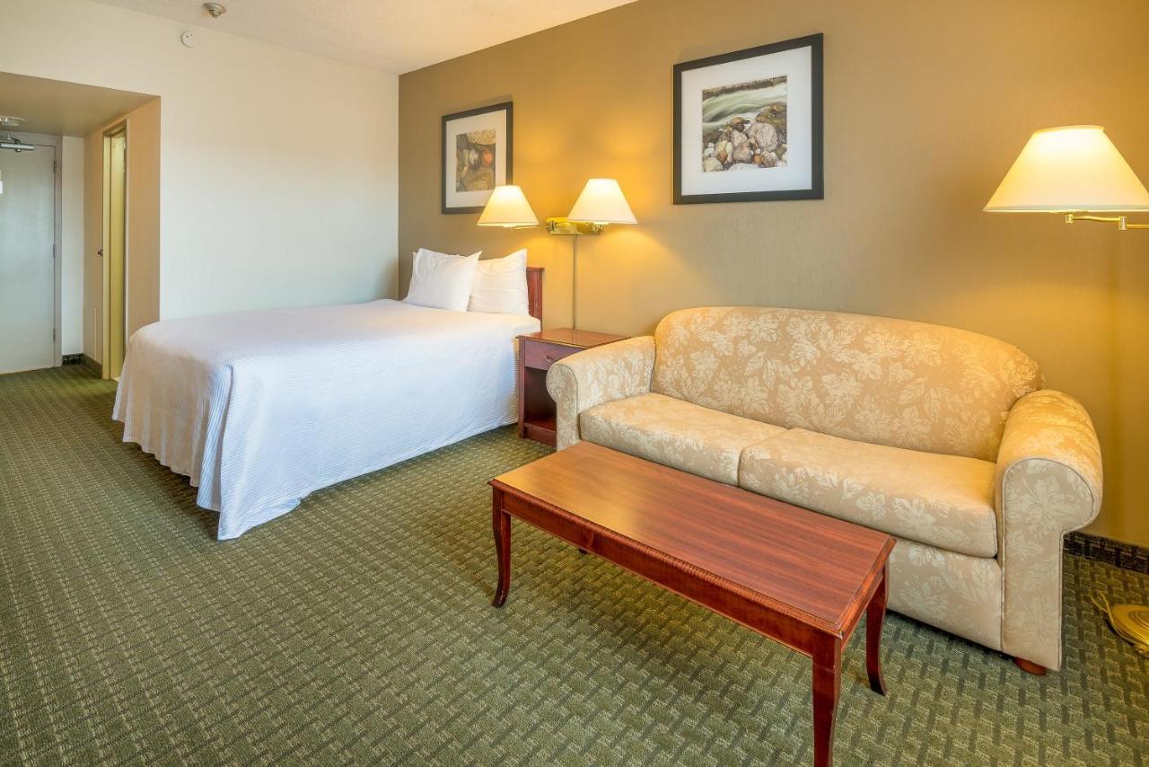 Ramada By Wyndham Thunder Bay Airlane Hotel المظهر الخارجي الصورة