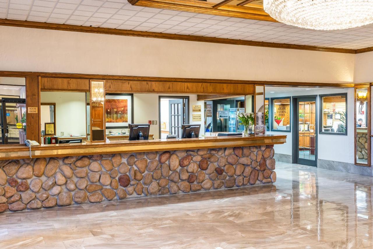 Ramada By Wyndham Thunder Bay Airlane Hotel المظهر الخارجي الصورة