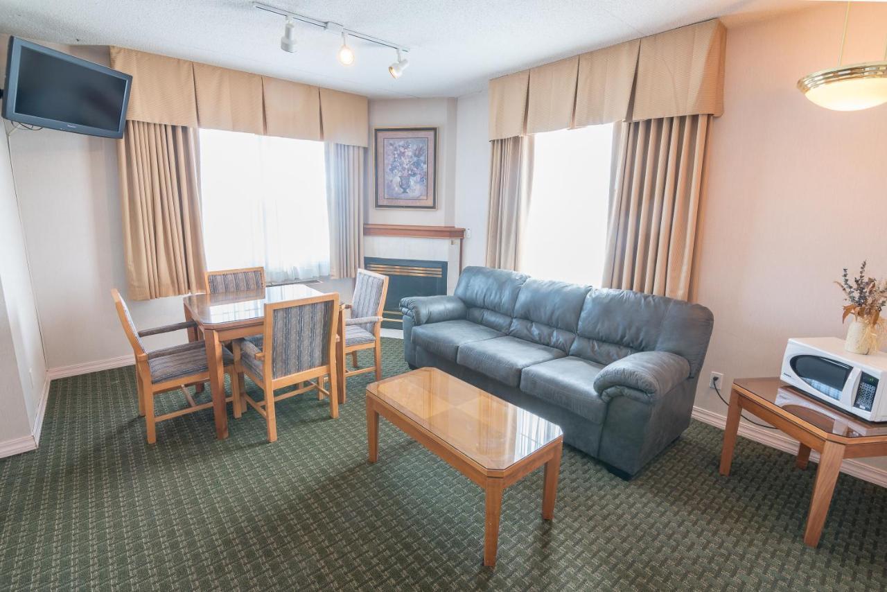 Ramada By Wyndham Thunder Bay Airlane Hotel المظهر الخارجي الصورة