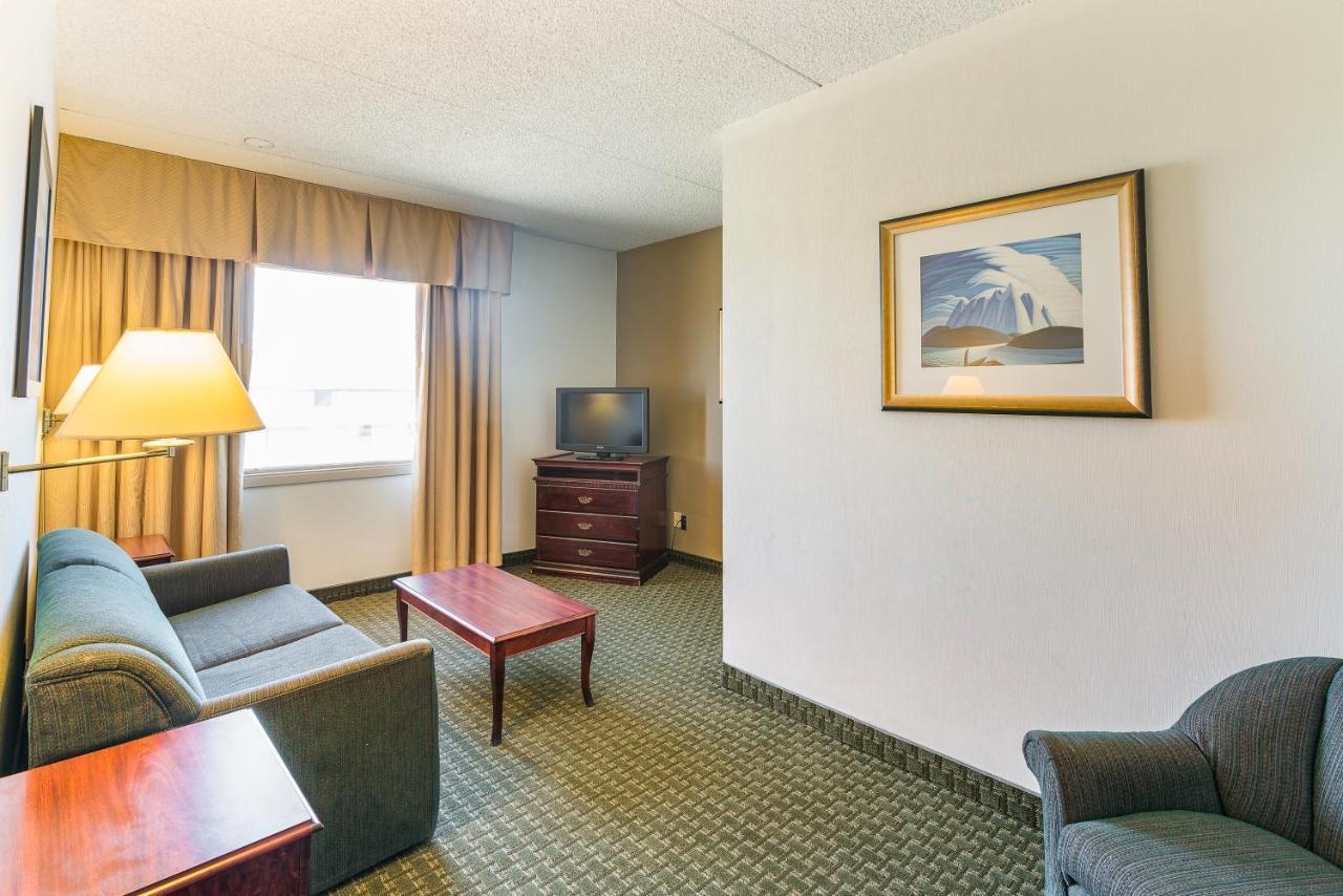 Ramada By Wyndham Thunder Bay Airlane Hotel المظهر الخارجي الصورة